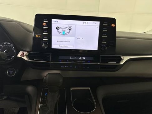 Used 2024 Toyota Sienna LE image 21