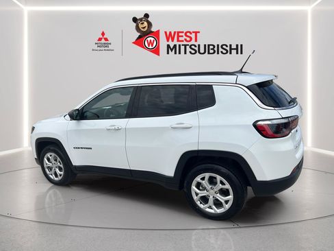 Used 2024 Jeep Compass Latitude AWD/4WD image 3