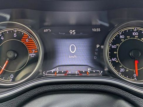 Used 2019 Jeep Cherokee Limited w/ Luxury Group image 11