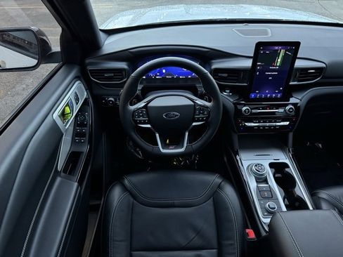 Certified 2022 Ford Explorer ST w/ Equipment Group 401A image 5