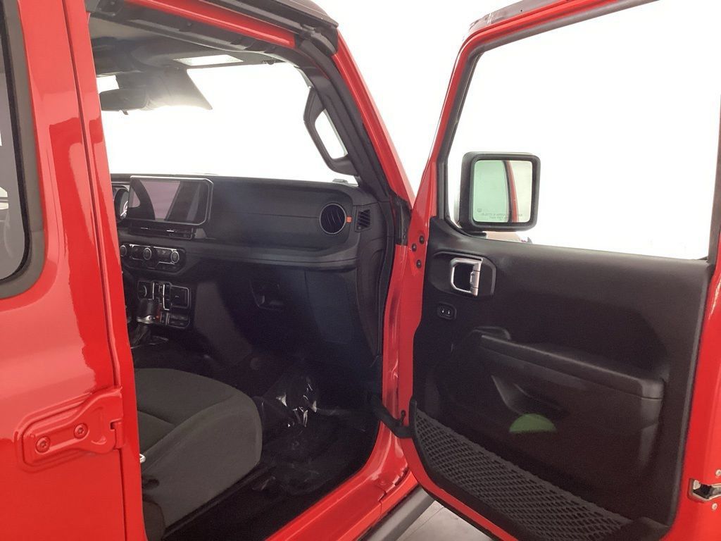 Used 2026 Jeep Wrangler Unlimited Rubicon AWD/4WD image 22