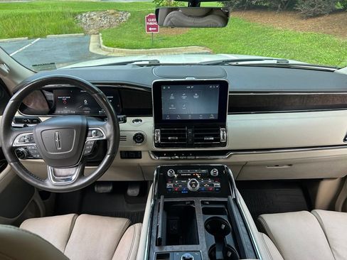 Used 2020 Lincoln Navigator Reserve w/ Luxury Package AWD/4WD image 15
