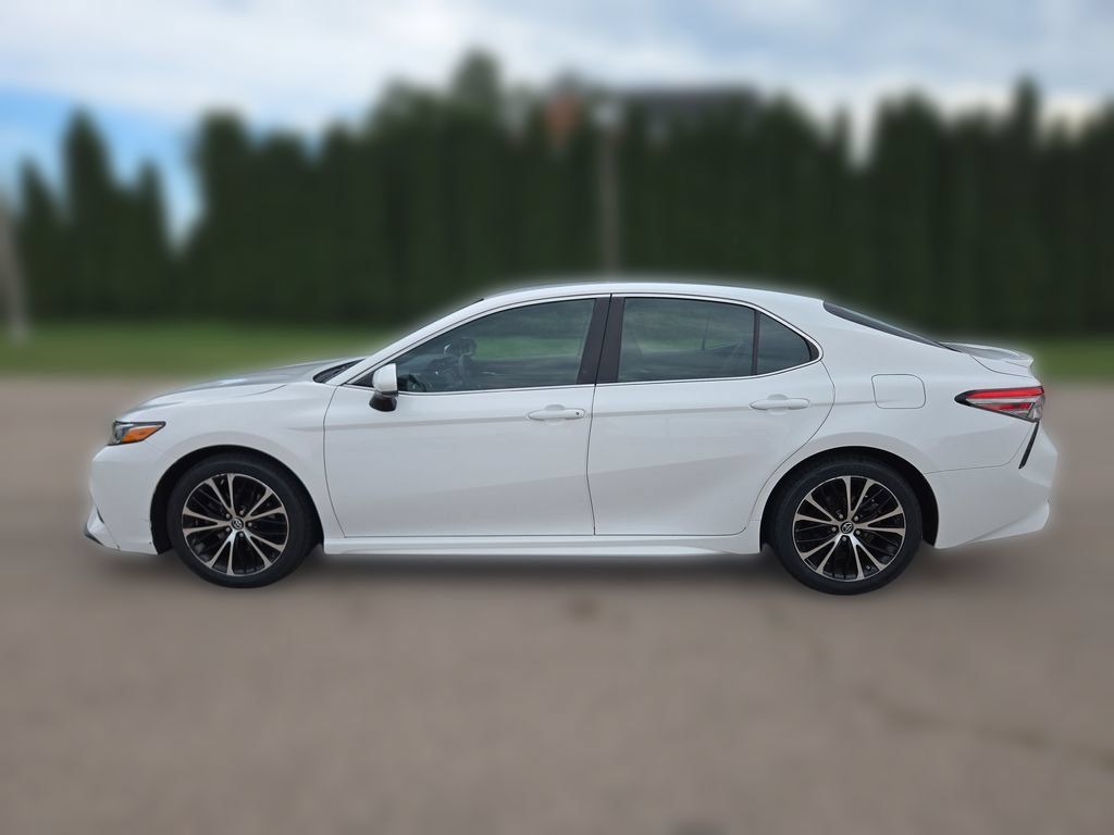 Used 2018 Toyota Camry SE FWD image 2