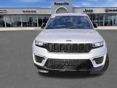 New 2025 Jeep Grand Cherokee Limited w/ Black Appearance Package AWD/4WD image 8