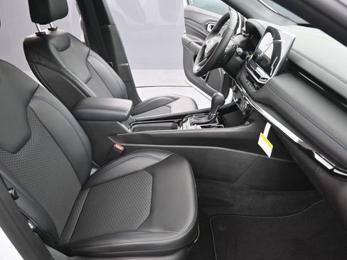 New 2026 Jeep Compass Latitude AWD/4WD image 24