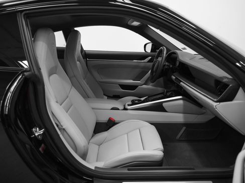 Certified 2021 Porsche 911 Carrera 4S image 31