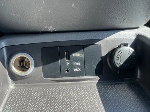 Used 2011 Hyundai Santa Fe SE w/ Premium Pkg 3 FWD image 9