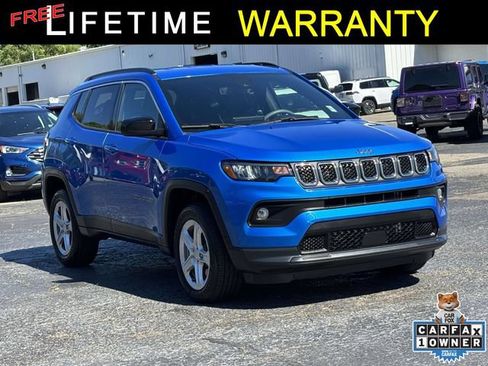 Used 2023 Jeep Compass Latitude AWD/4WD image 1