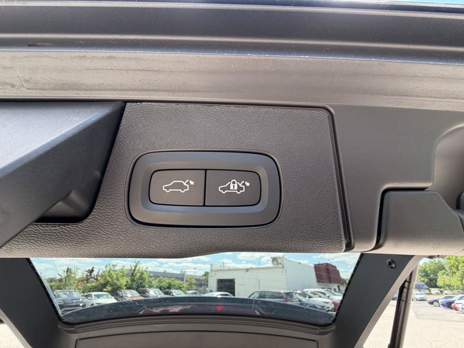 Used 2023 Volvo XC60 B6 Ultimate w/ Climate Package AWD/4WD image 32