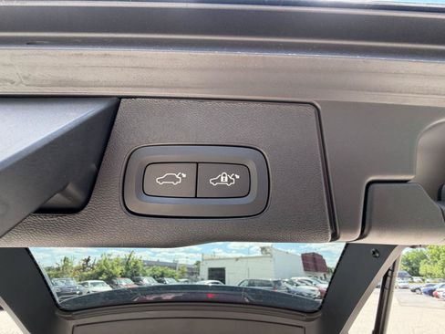 Used 2023 Volvo XC60 B6 Ultimate w/ Climate Package AWD/4WD image 32