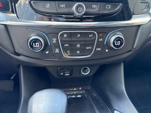 Used 2023 Chevrolet Traverse RS AWD/4WD image 27