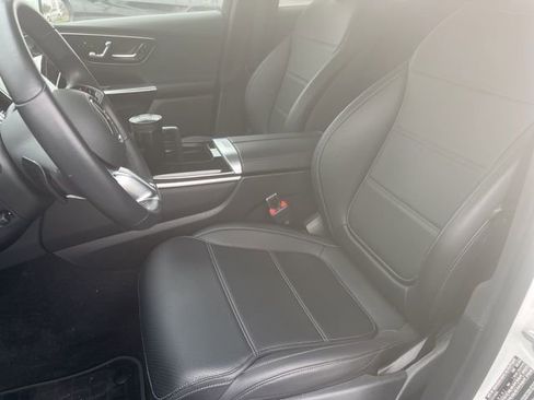 Used 2025 Mercedes-Benz GLC 300 4MATIC image 8