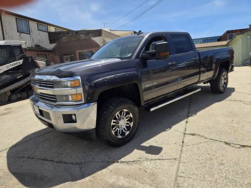 Used 2015 Chevrolet Silverado 2500 LT w/ LT Fleet Convenience Package AWD/4WD image 4