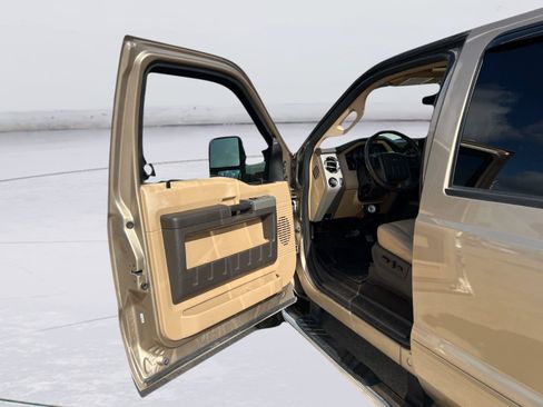 Used 2014 Ford F250 Lariat w/ Lariat Ultimate Package AWD/4WD image 18