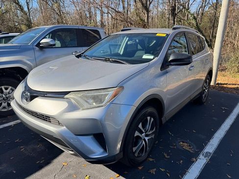 Used 2016 Toyota RAV4 LE image 9
