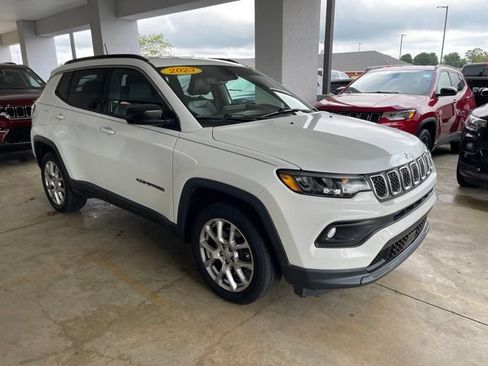 Used 2023 Jeep Compass Latitude AWD/4WD image 3