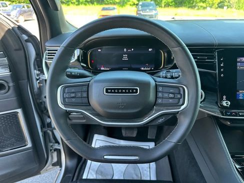 Used 2022 Jeep Wagoneer Series III w/ Premium Group I AWD/4WD image 13