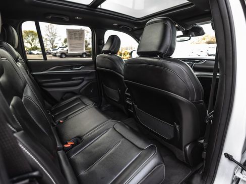 Used 2024 Jeep Grand Cherokee Limited AWD/4WD image 33