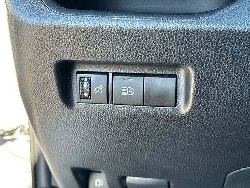 Used 2025 Toyota RAV4 XLE AWD/4WD image 20