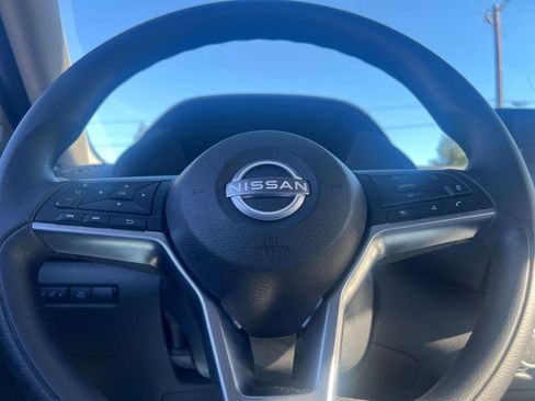 Used 2025 Nissan Sentra SV image 28