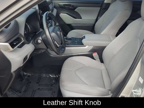 Used 2023 Toyota Highlander LE FWD image 12