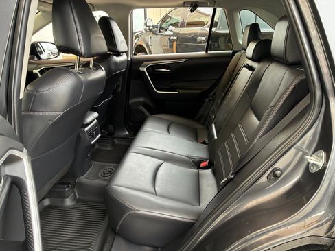 Used 2021 Toyota RAV4 XLE Premium image 29