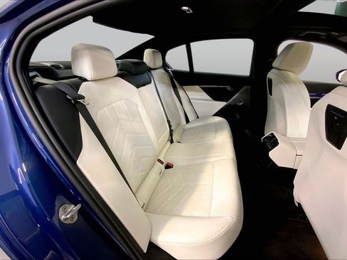 Used 2024 BMW i5 eDrive40i w/ Premium Package RWD image 19