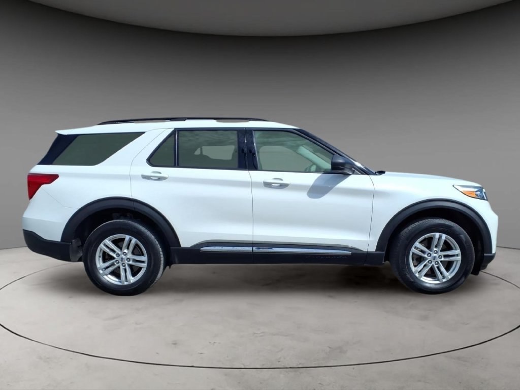 Used 2023 Ford Explorer XLT AWD/4WD image 8