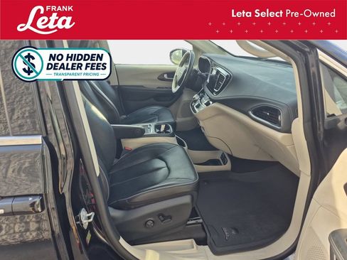 Used 2020 Chrysler Pacifica Limited FWD image 20