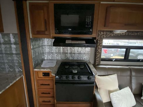 Used 2016 Ford E-450 and Econoline 450 Super Duty w/ Motorhome Prep Package image 11