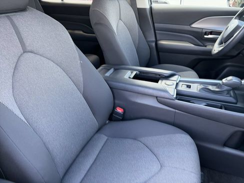 Used 2025 Toyota Grand Highlander FWD image 36