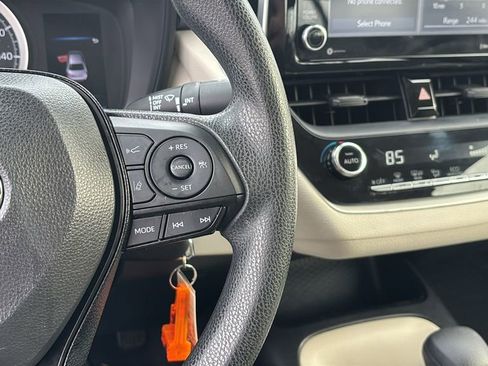 Used 2021 Toyota Corolla LE image 18