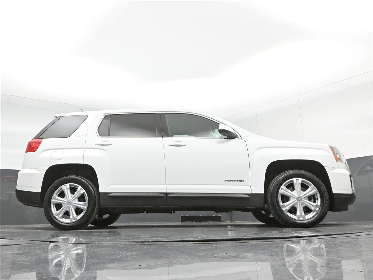 Used 2017 GMC Terrain SLE FWD image 32