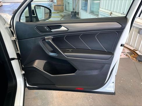 Used 2024 Volkswagen Tiguan SE image 12