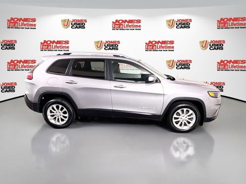 Used 2021 Jeep Cherokee Latitude w/ Mopar Interior Package FWD image 16