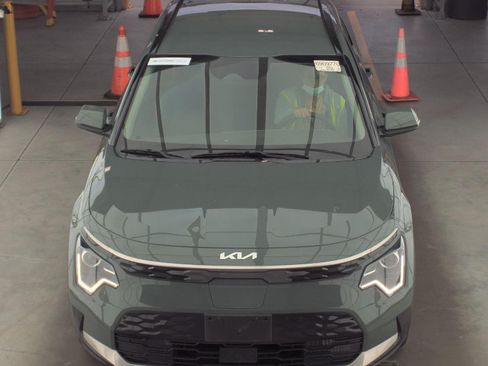 Certified 2024 Kia Niro Wind w/ Wind Preserve Package FWD image 3