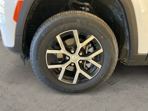 New 2026 Jeep Grand Cherokee Limited image 16