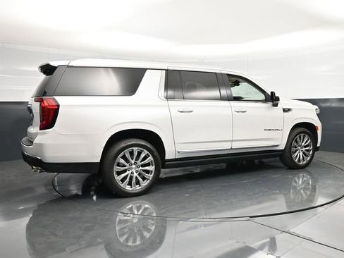Used 2022 GMC Yukon XL Denali AWD/4WD image 2