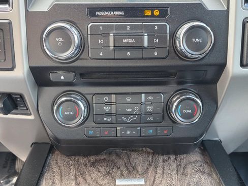 Used 2018 Ford F250 Lariat w/ Lariat Ultimate Package AWD/4WD image 16