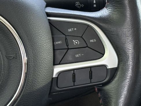 Used 2018 Jeep Renegade Trailhawk AWD/4WD image 12