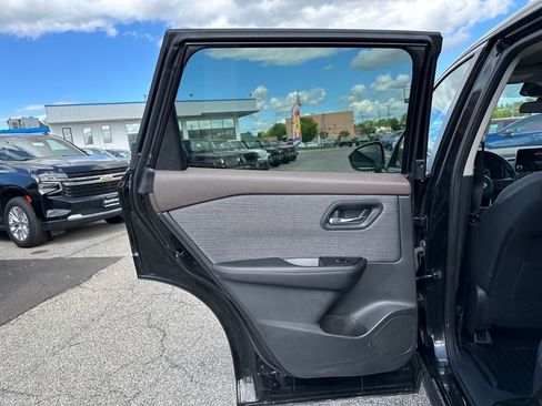 Used 2022 Nissan Rogue SV AWD/4WD image 8