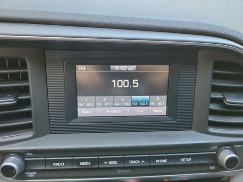 Used 2020 Hyundai Elantra SE FWD image 15
