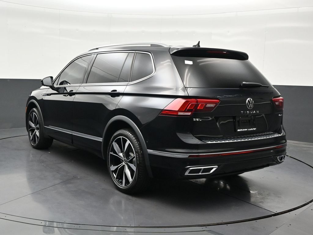 Used 2024 Volkswagen Tiguan SEL R-Line AWD/4WD image 3