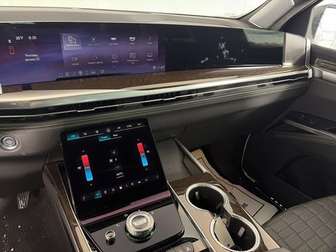 Certified 2025 Cadillac Escalade Sport Platinum image 4