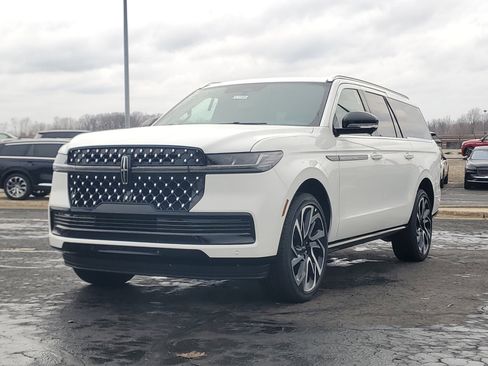 New 2026 Lincoln Navigator L Black Label image 2