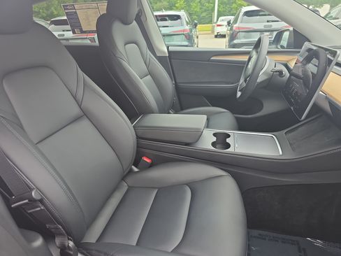 Used 2024 Tesla Model Y Long Range AWD/4WD image 10