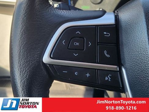 Used 2025 Toyota Sienna XLE image 28