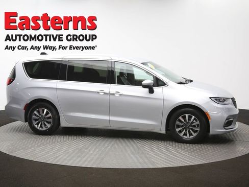 Used 2023 Chrysler Pacifica Touring-L FWD image 48