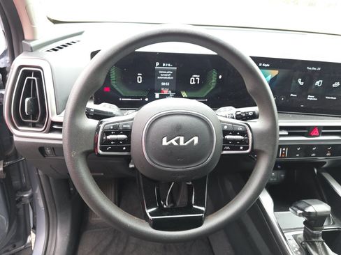 Used 2025 Kia Sorento LX image 10