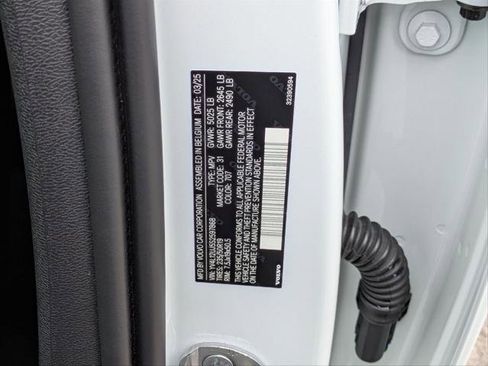 Used 2025 Volvo XC40 B5 Core w/ Protection Package Premier image 26